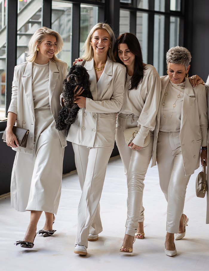 Broek Chica's Met Koordje Parelmoer