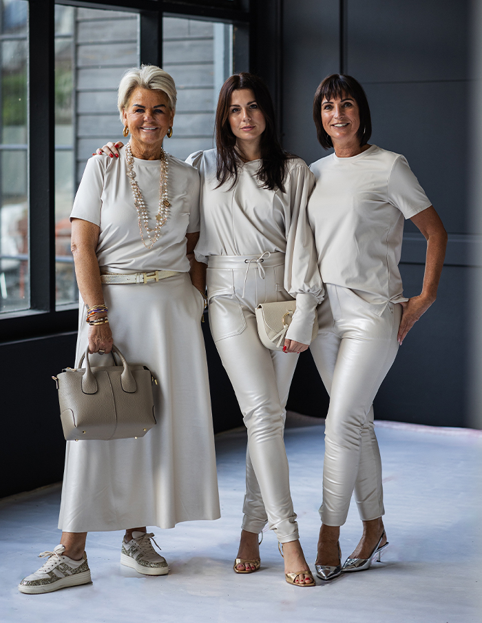 Broek Chica's Met Koordje Parelmoer