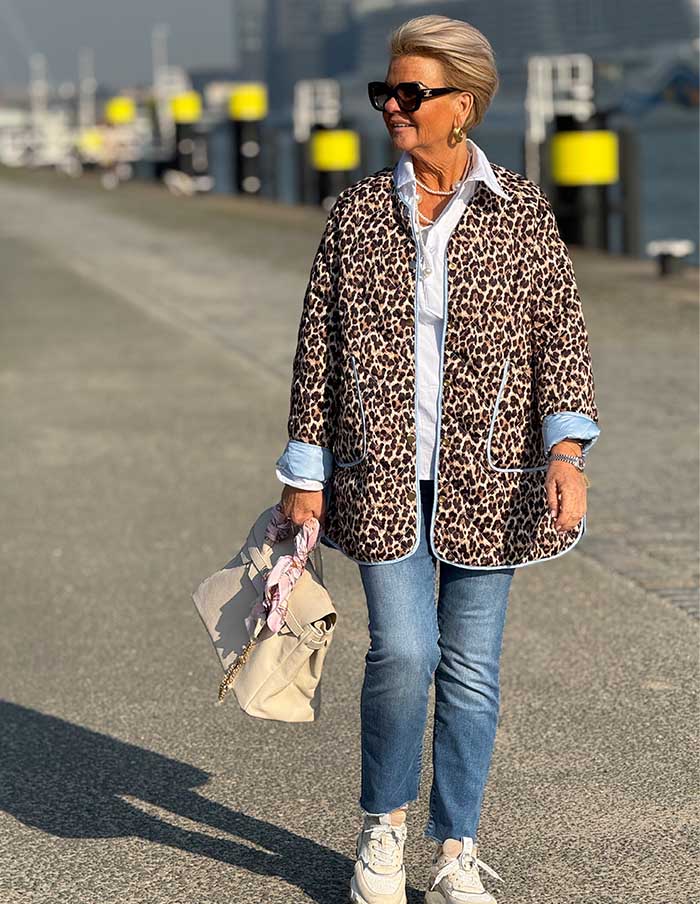 Jasje Reversible 2405 Leopard Lichtblauw