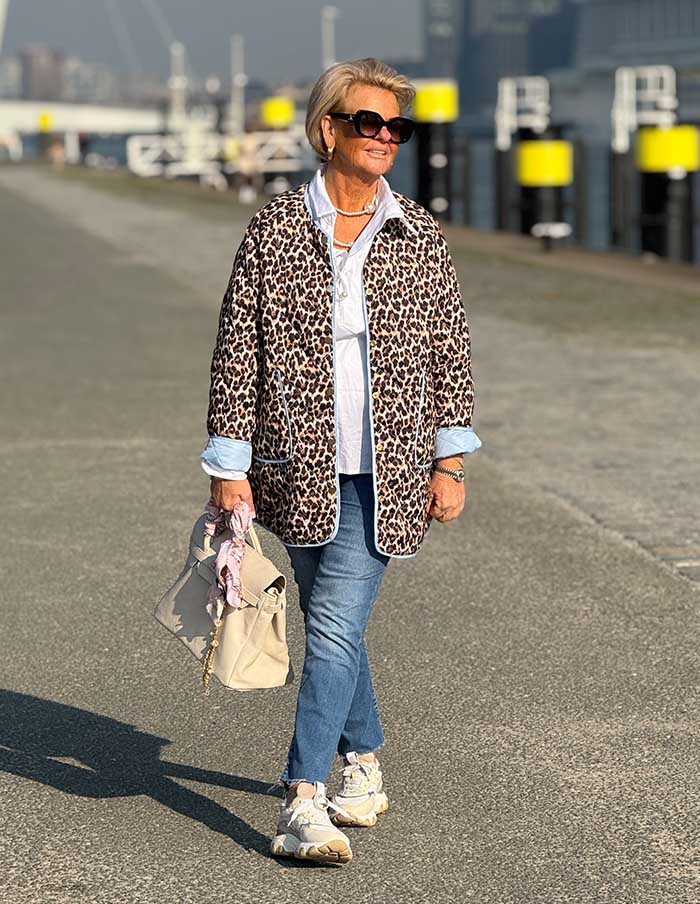 Jasje Reversible 2405 Leopard Lichtblauw