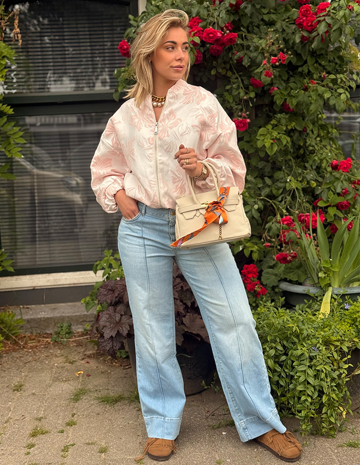 Bomber Frost Bloom 4347 Lichtroze