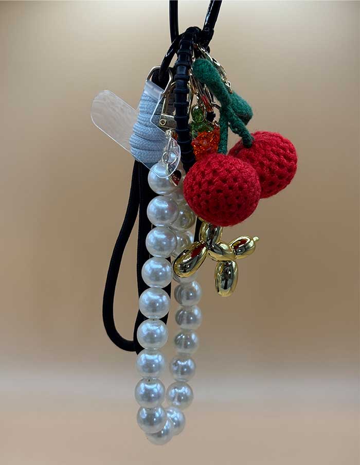 Bag Charm Cherry/Dog Zwart