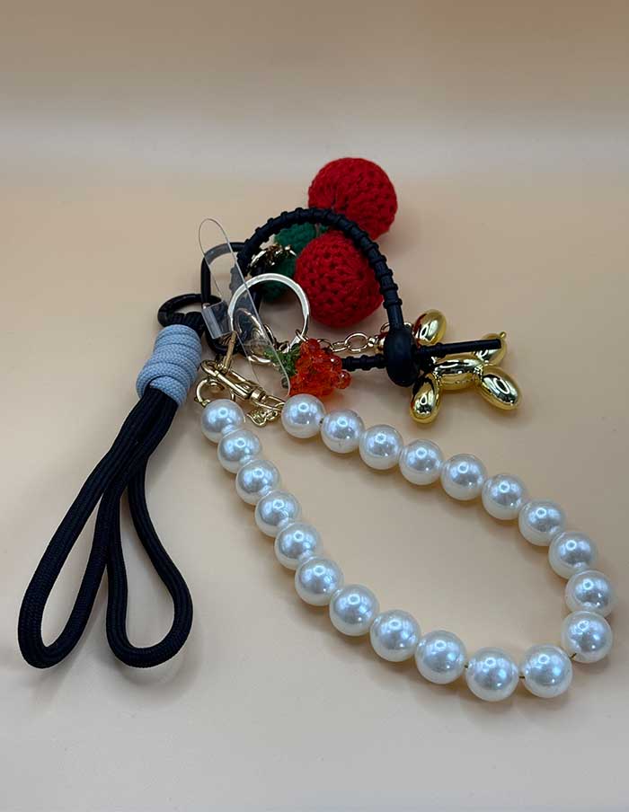 Bag Charm Cherry/Dog Zwart